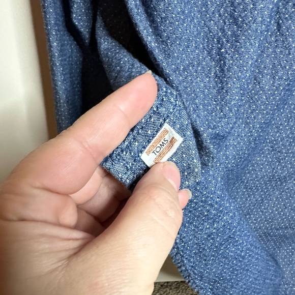 Women’s TOMS®️ Blue Denim Shirt - Size M - Picture 4 of 7